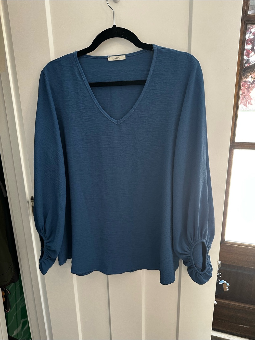 JODIFL Blue V-Neck Balloon Sleeve Blouse